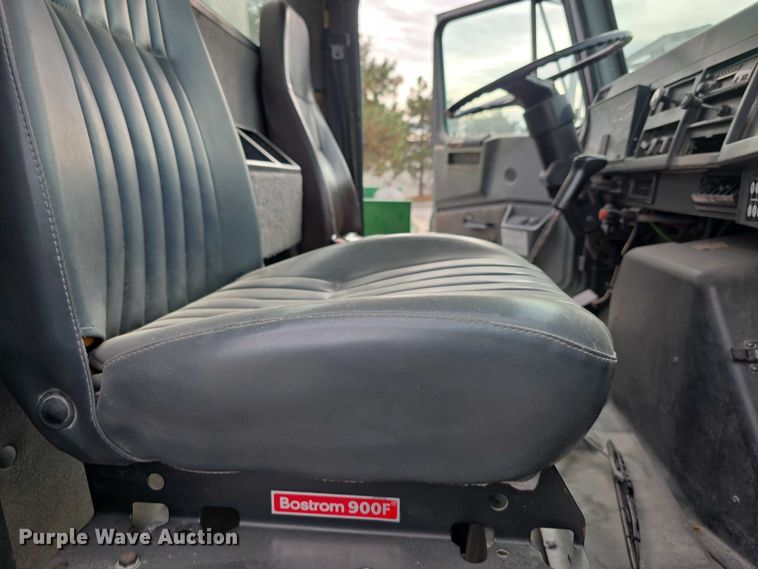 image for item FI0723 1995 IH 4900 fuel truck