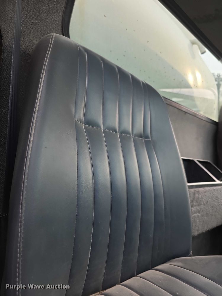 image for item FI0723 1995 IH 4900 fuel truck