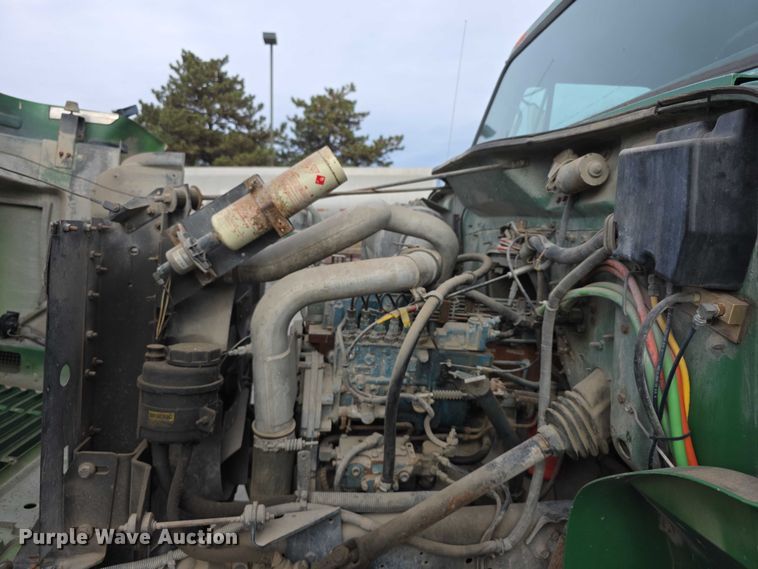 image for item FI0723 1995 IH 4900 fuel truck