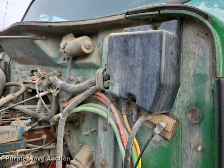 image for item FI0723 1995 IH 4900 fuel truck