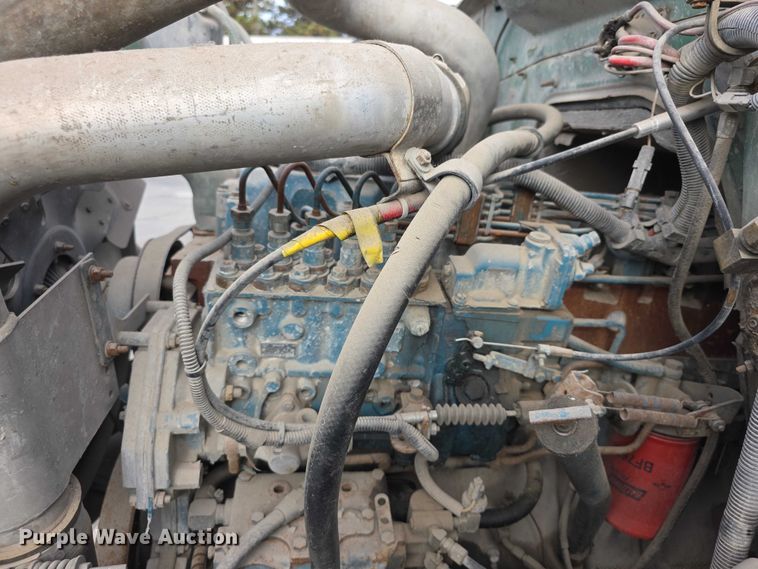 image for item FI0723 1995 IH 4900 fuel truck