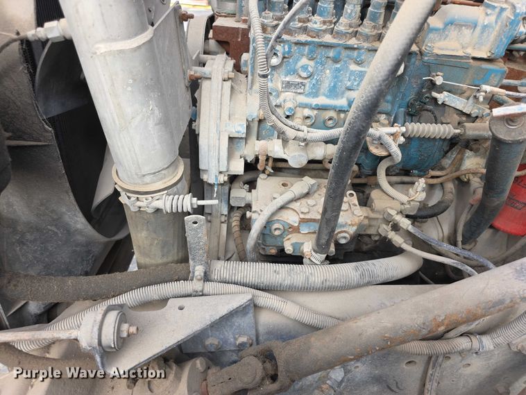 image for item FI0723 1995 IH 4900 fuel truck