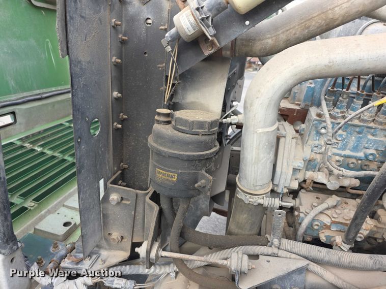 image for item FI0723 1995 IH 4900 fuel truck