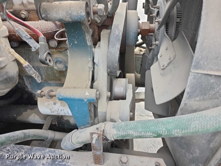 image for item FI0723 1995 IH 4900 fuel truck