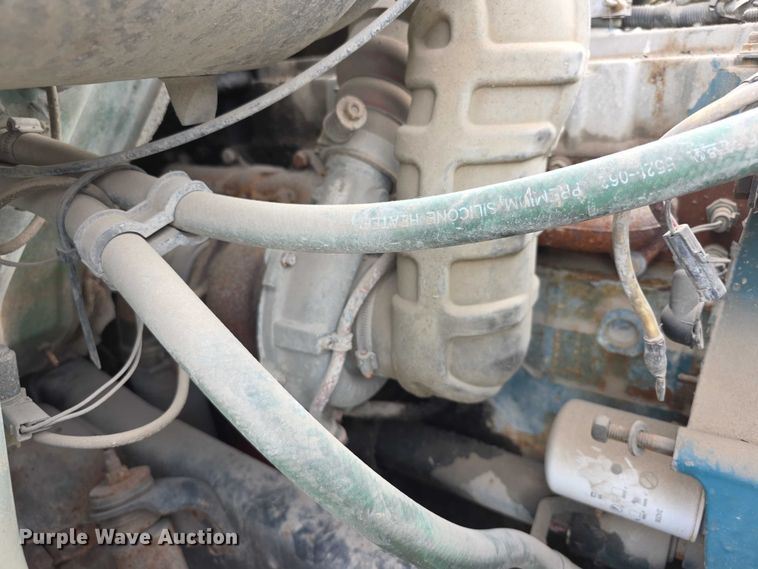 image for item FI0723 1995 IH 4900 fuel truck