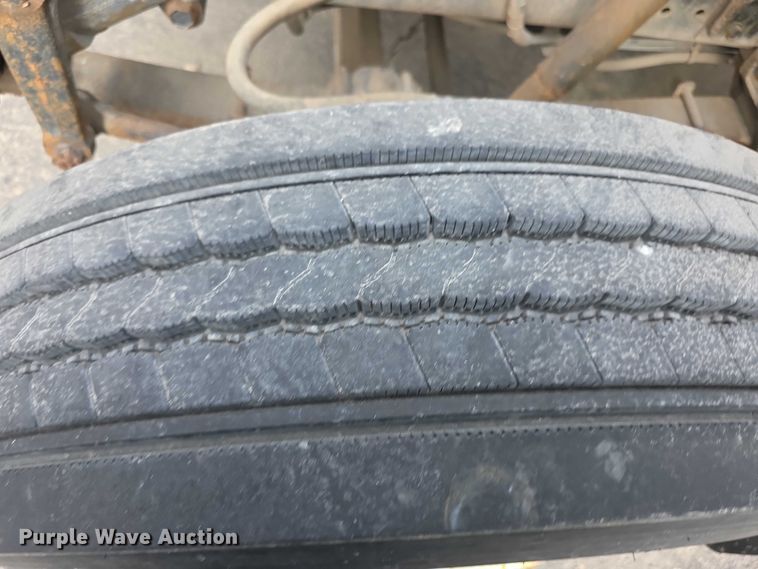 image for item FI0723 1995 IH 4900 fuel truck