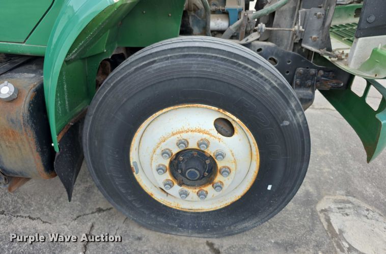 image for item FI0723 1995 IH 4900 fuel truck