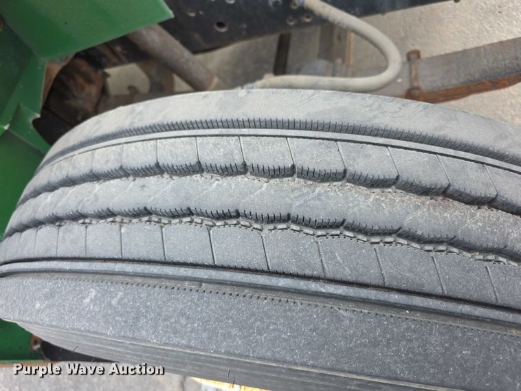 image for item FI0723 1995 IH 4900 fuel truck