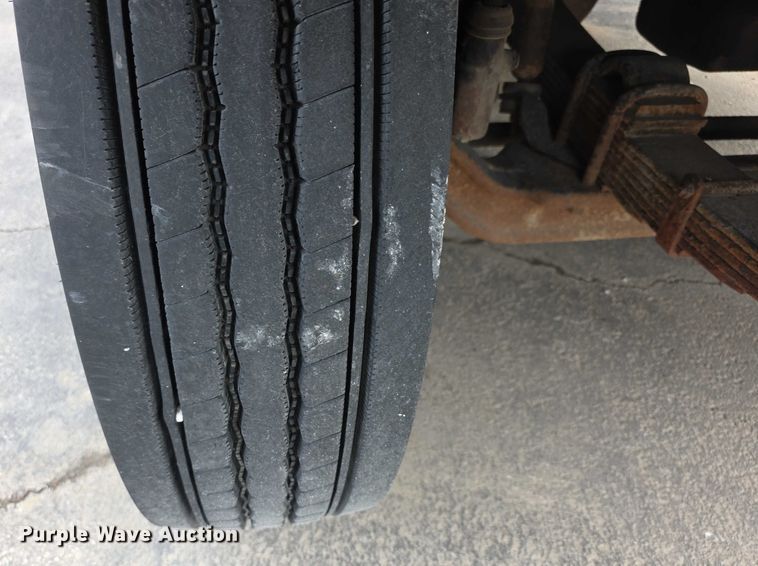 image for item FI0723 1995 IH 4900 fuel truck