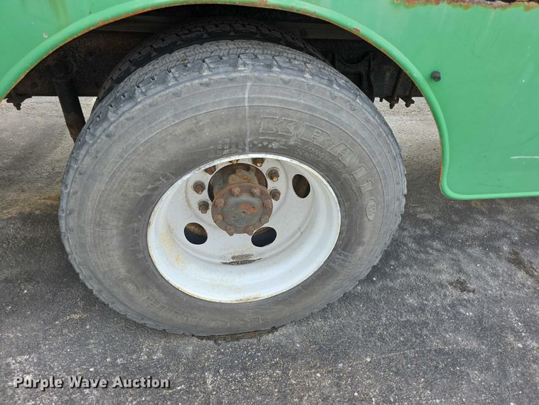 image for item FI0723 1995 IH 4900 fuel truck