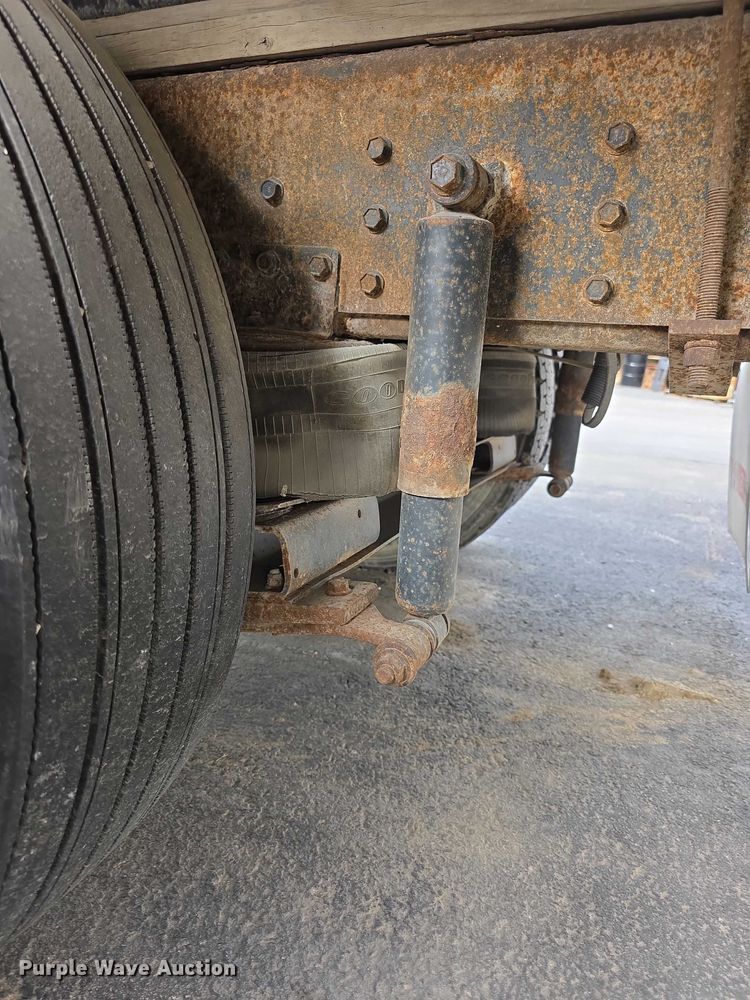 image for item FI0723 1995 IH 4900 fuel truck