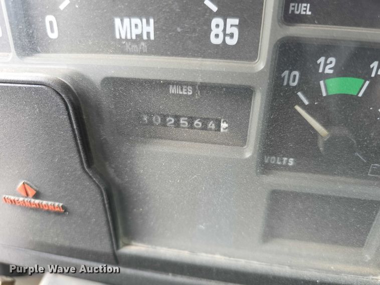 image for item FI0723 1995 IH 4900 fuel truck