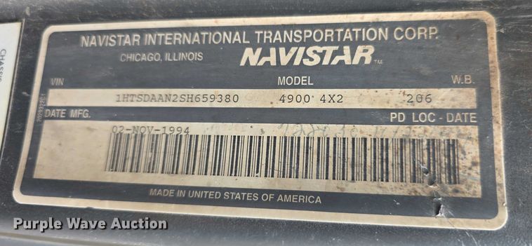 image for item FI0723 1995 IH 4900 fuel truck