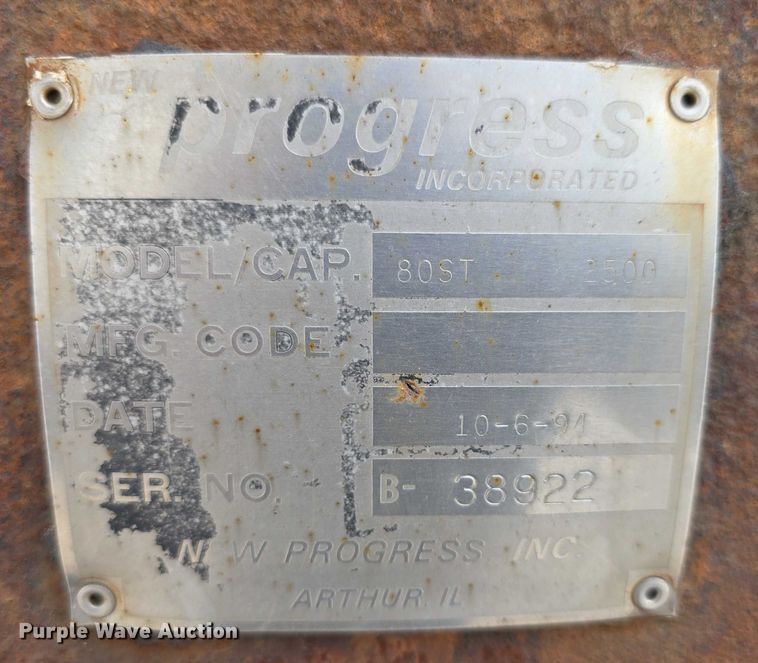 image for item FI0723 1995 IH 4900 fuel truck