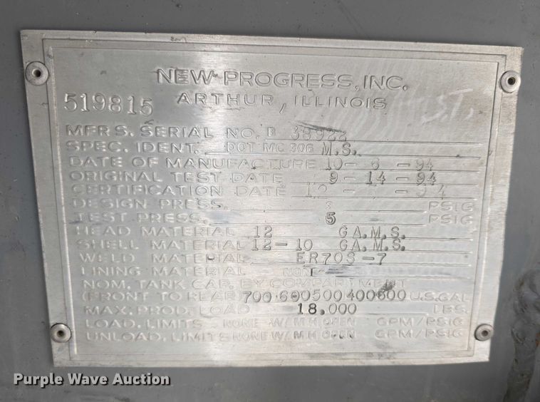 image for item FI0723 1995 IH 4900 fuel truck