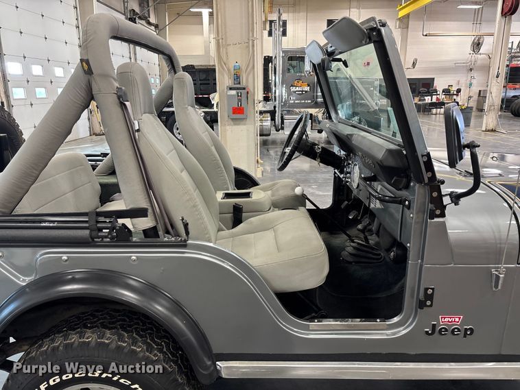 image for item FI1515 1977 Jeep CJ5 Renegade SUV