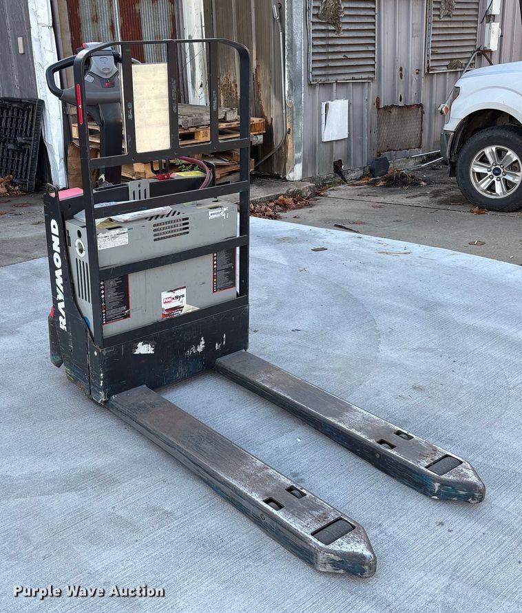 image for item FI1522 Raymond 8210 pallet jack