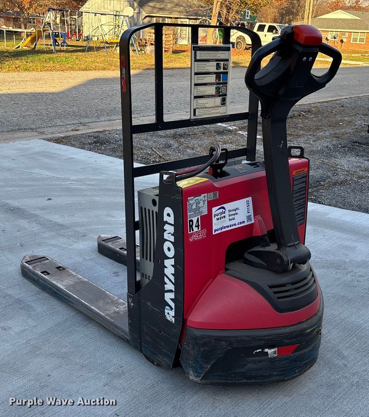 image for item FI1522 Raymond 8210 pallet jack