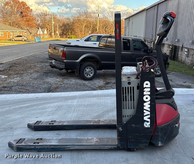 image for item FI1522 Raymond 8210 pallet jack