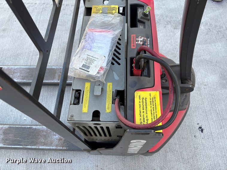 image for item FI1522 Raymond 8210 pallet jack