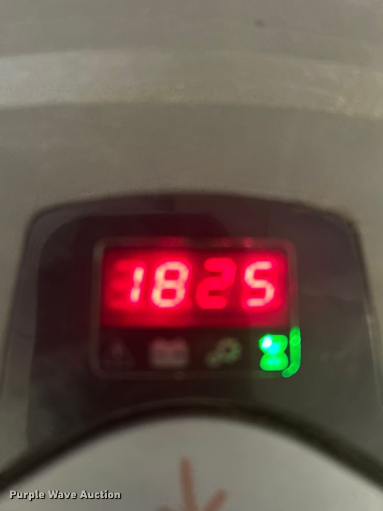 image for item FI1522 Raymond 8210 pallet jack