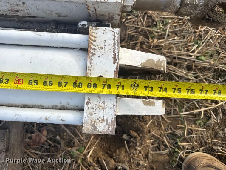 image for item FK0621 (2) hydraulic cylinders