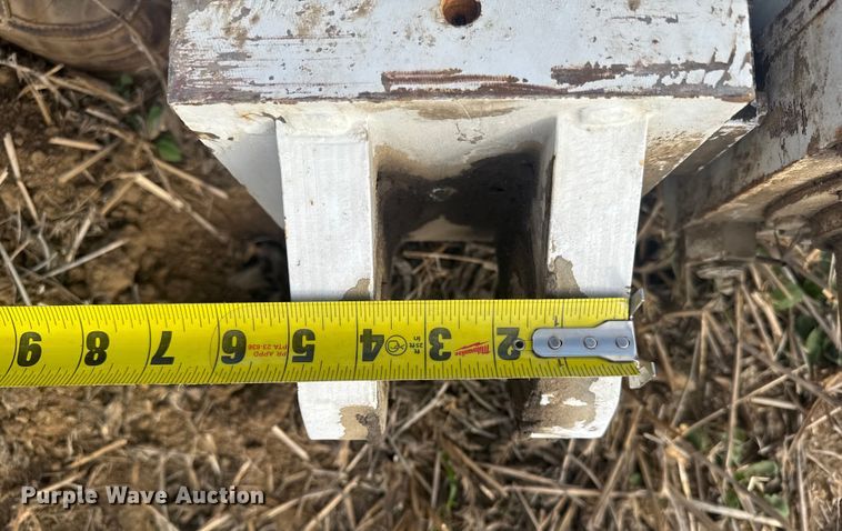 image for item FK0621 (2) hydraulic cylinders