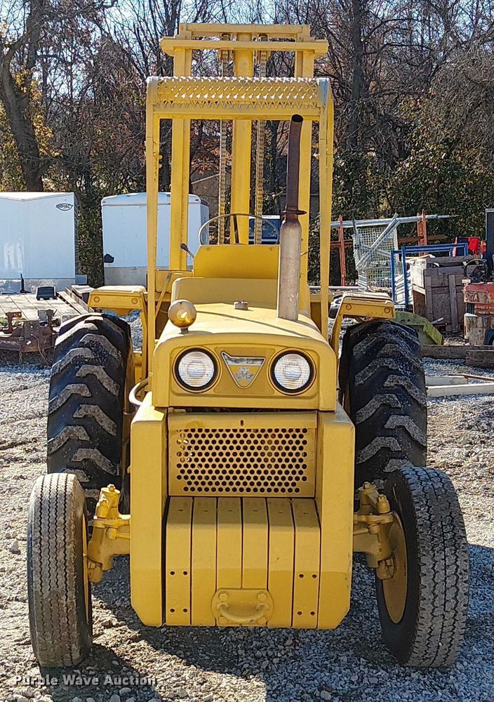 image for item FK0699 Massey Ferguson MF2500 forklift