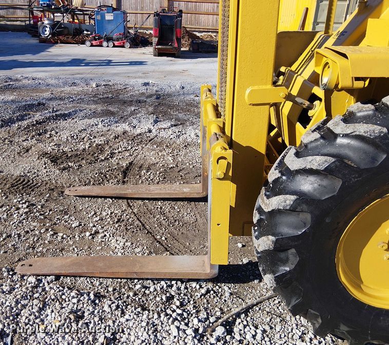 image for item FK0699 Massey Ferguson MF2500 forklift