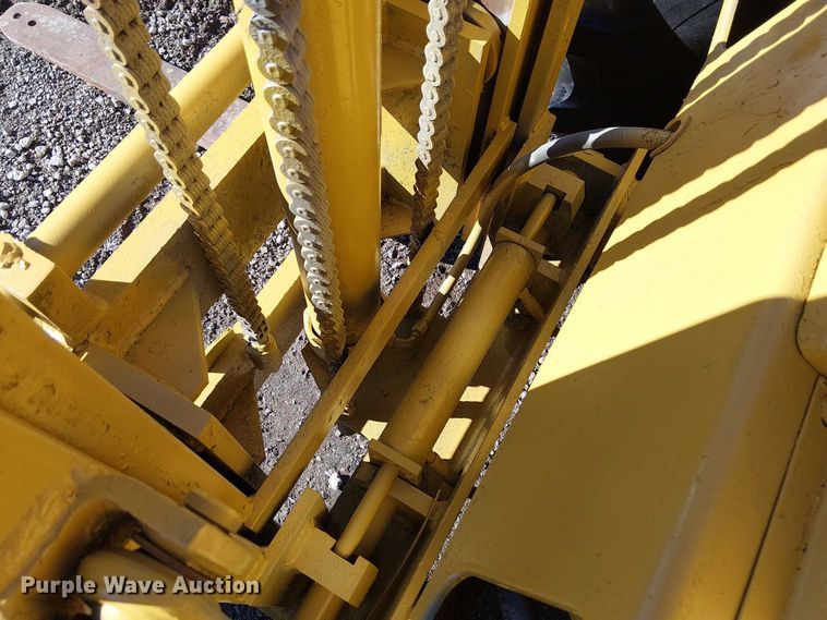 image for item FK0699 Massey Ferguson MF2500 forklift