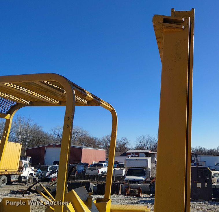 image for item FK0699 Massey Ferguson MF2500 forklift