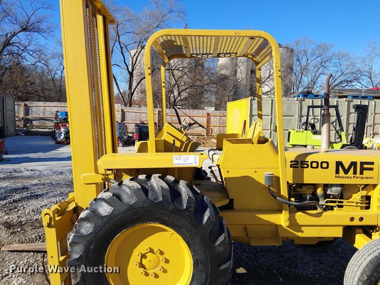 image for item FK0699 Massey Ferguson MF2500 forklift