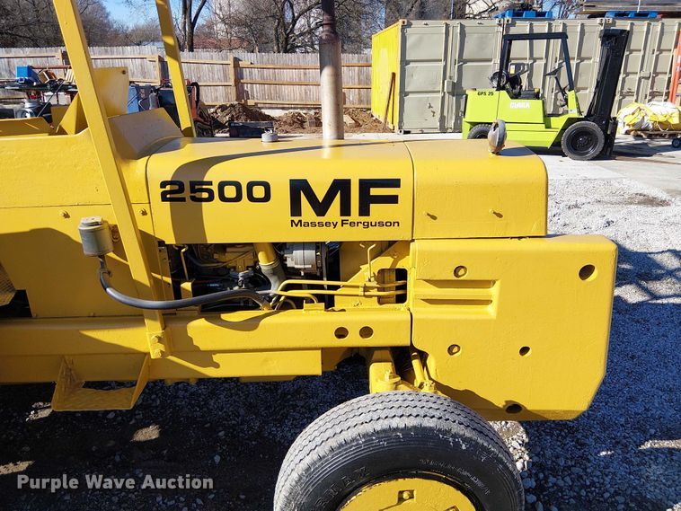 image for item FK0699 Massey Ferguson MF2500 forklift