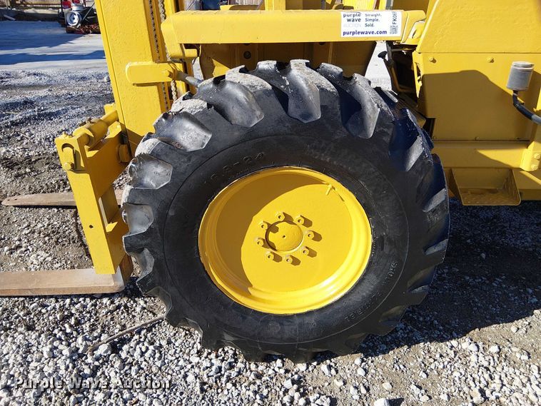 image for item FK0699 Massey Ferguson MF2500 forklift