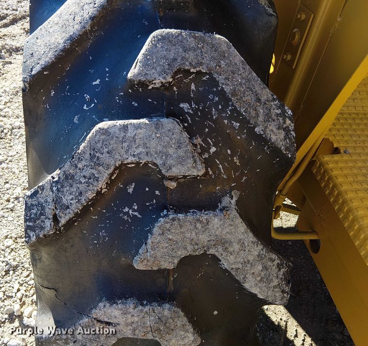 image for item FK0699 Massey Ferguson MF2500 forklift