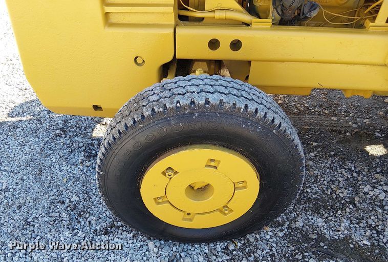 image for item FK0699 Massey Ferguson MF2500 forklift