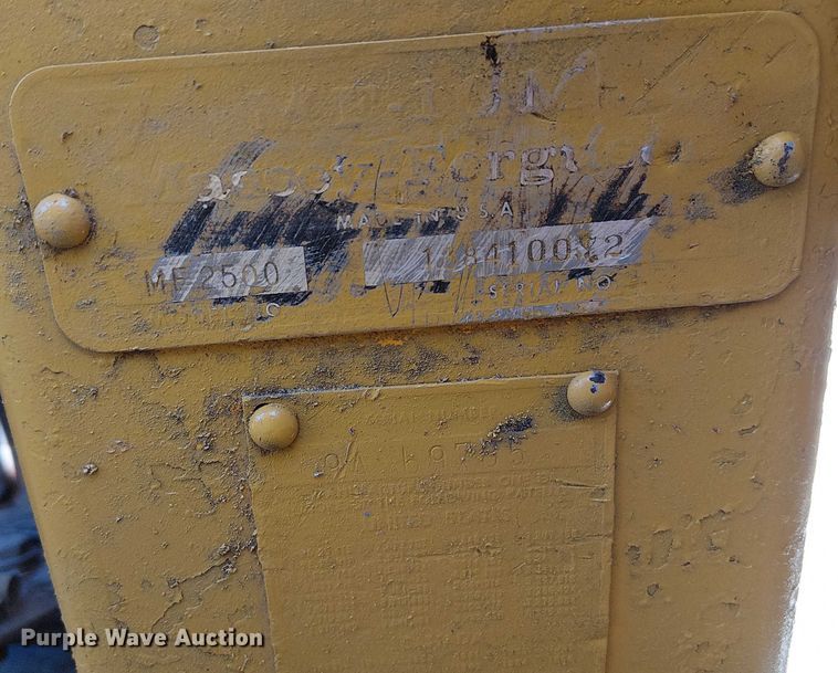 image for item FK0699 Massey Ferguson MF2500 forklift