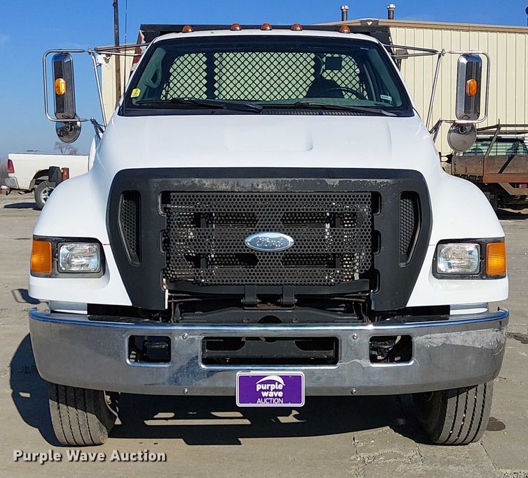 image for item FK0800 2006 Ford F750 Super Duty flatbed truck