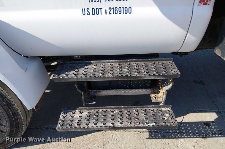 image for item FK0800 2006 Ford F750 Super Duty flatbed truck