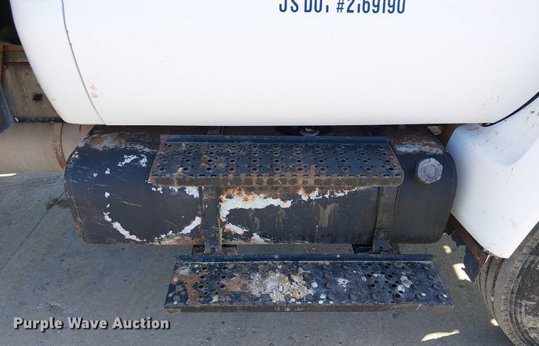 image for item FK0800 2006 Ford F750 Super Duty flatbed truck