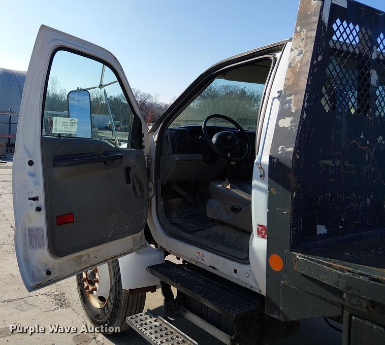 image for item FK0800 2006 Ford F750 Super Duty flatbed truck