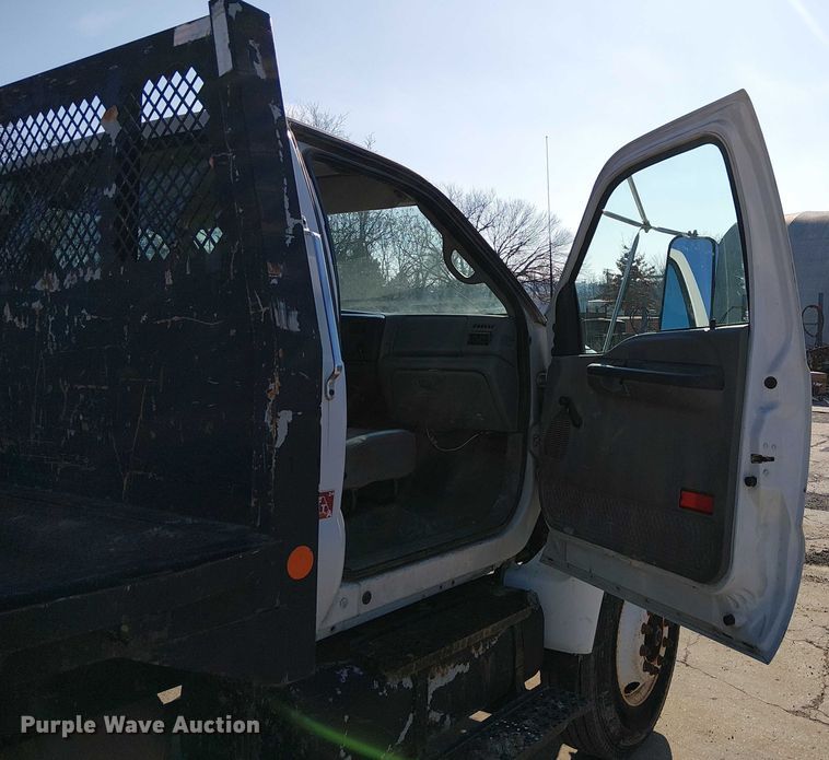 image for item FK0800 2006 Ford F750 Super Duty flatbed truck