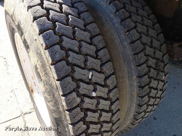 image for item FK0800 2006 Ford F750 Super Duty flatbed truck