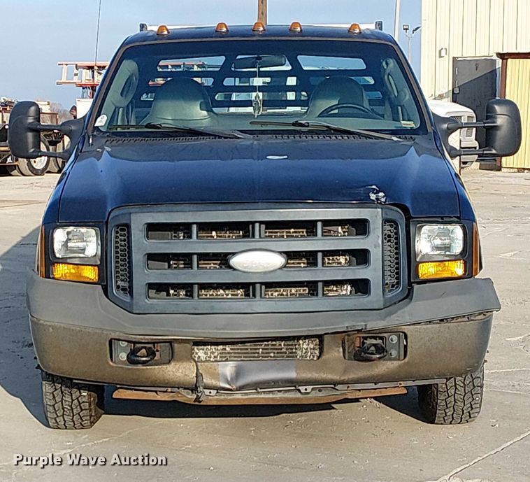 image for item FK0801 2006 Ford F350 Super Duty utility bed pickup truck