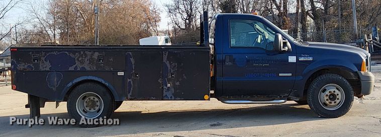 image for item FK0801 2006 Ford F350 Super Duty utility bed pickup truck