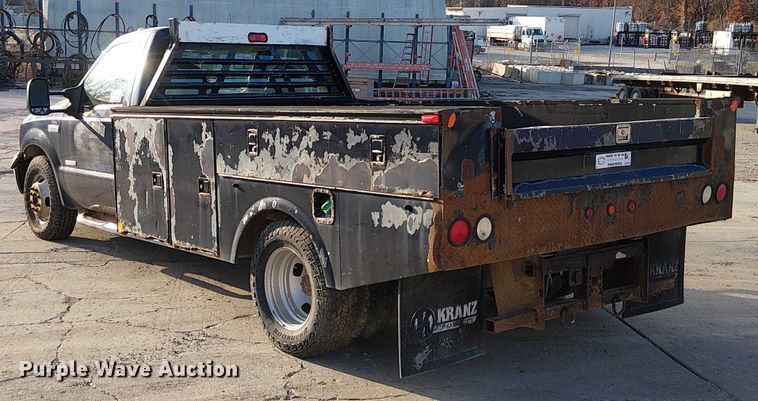 image for item FK0801 2006 Ford F350 Super Duty utility bed pickup truck