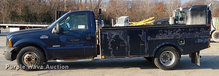 image for item FK0801 2006 Ford F350 Super Duty utility bed pickup truck