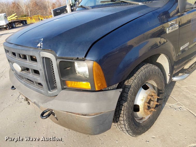 image for item FK0801 2006 Ford F350 Super Duty utility bed pickup truck