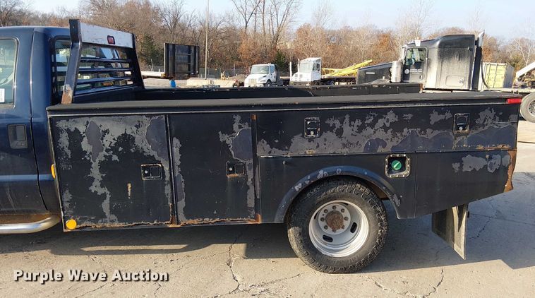 image for item FK0801 2006 Ford F350 Super Duty utility bed pickup truck