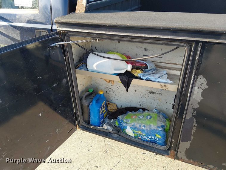 image for item FK0801 2006 Ford F350 Super Duty utility bed pickup truck